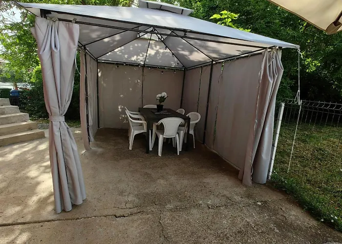 Mis Br 2 公寓 索科矿泉村